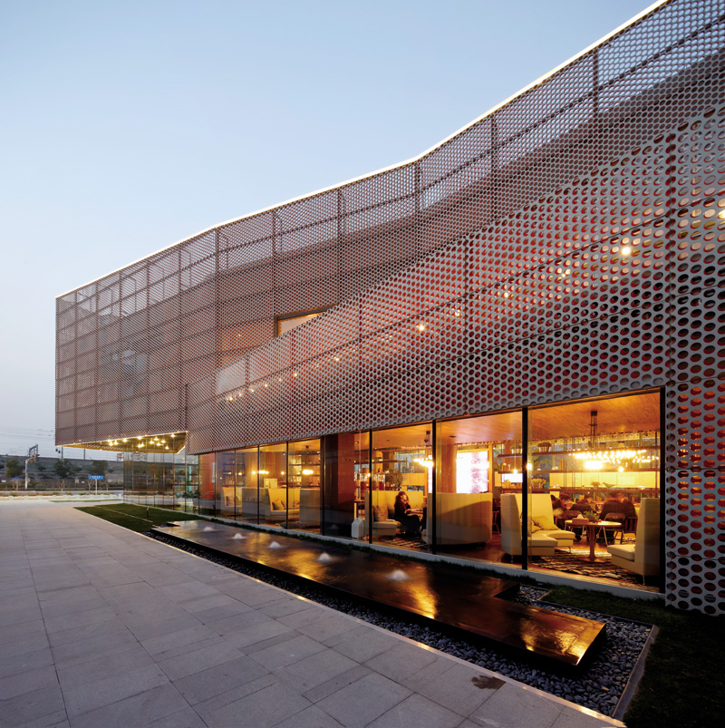 餐厅外墙冲孔铝单板